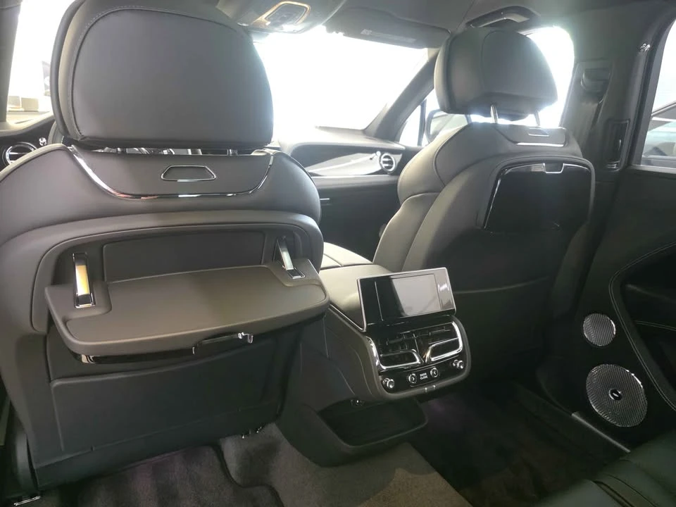 2026 Bentley Bentayga - Image 12 of 16