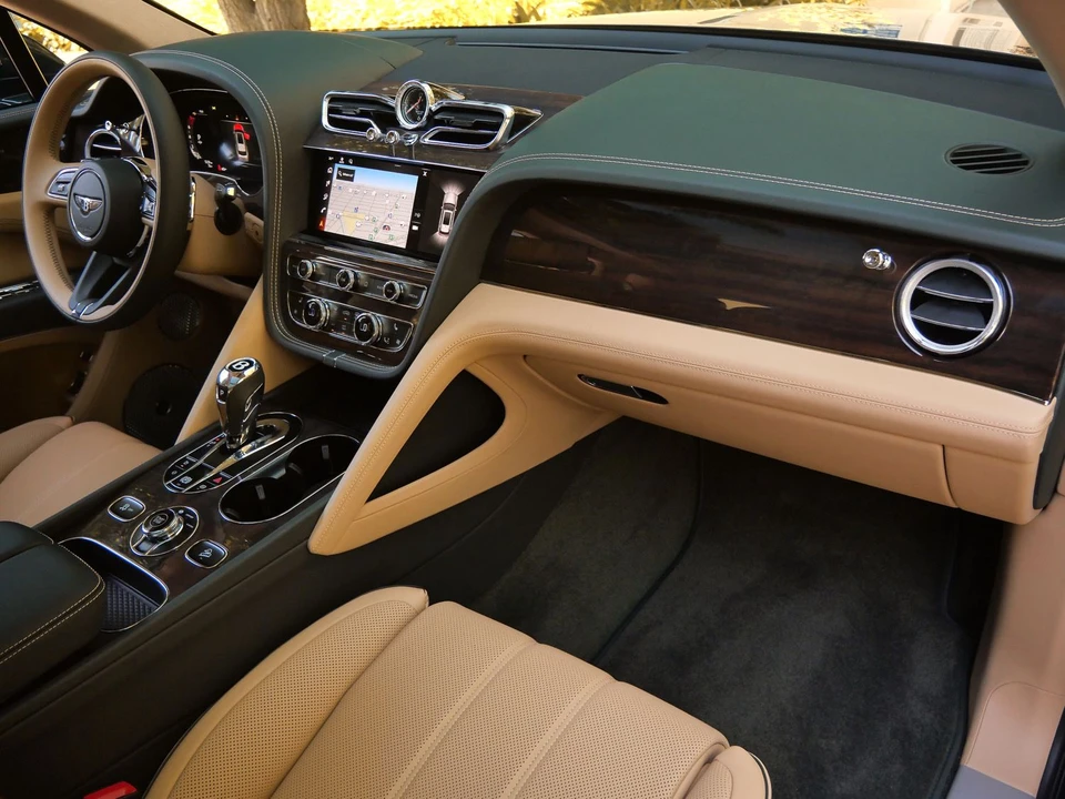 2026 Bentley Bentayga - Image 2 of 27