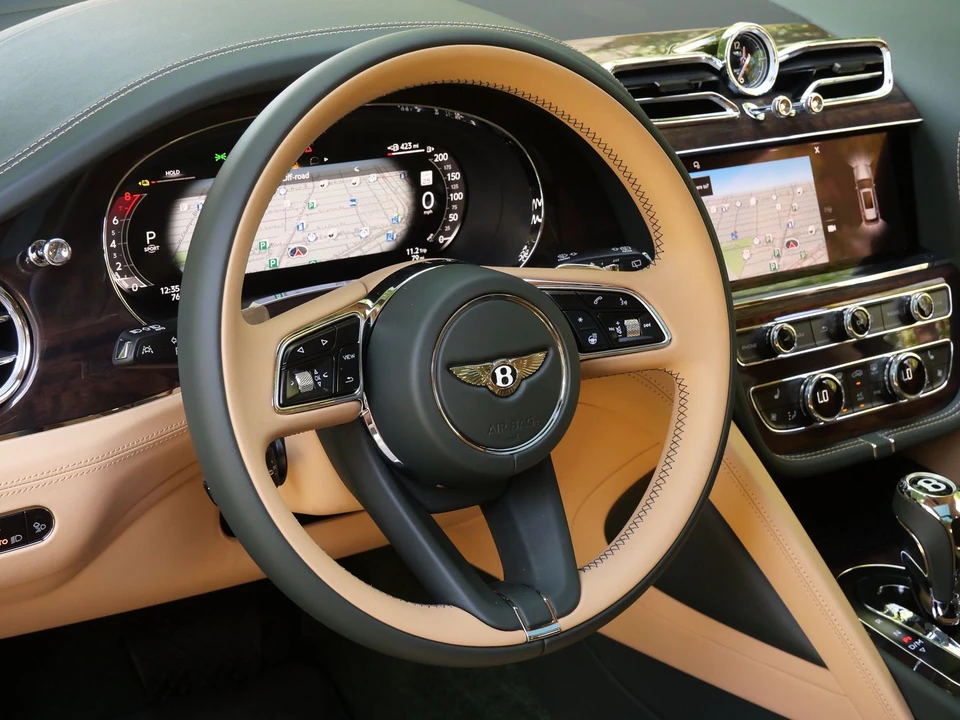 2026 Bentley Bentayga - Image 8 of 27