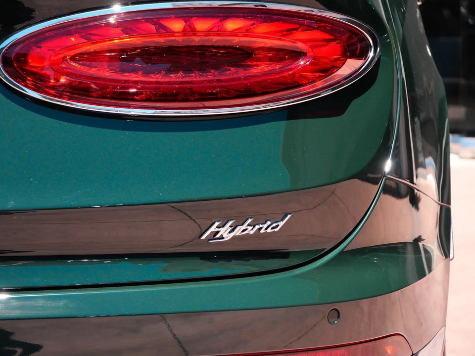 2026 Bentley Bentayga - Image 26 of 27