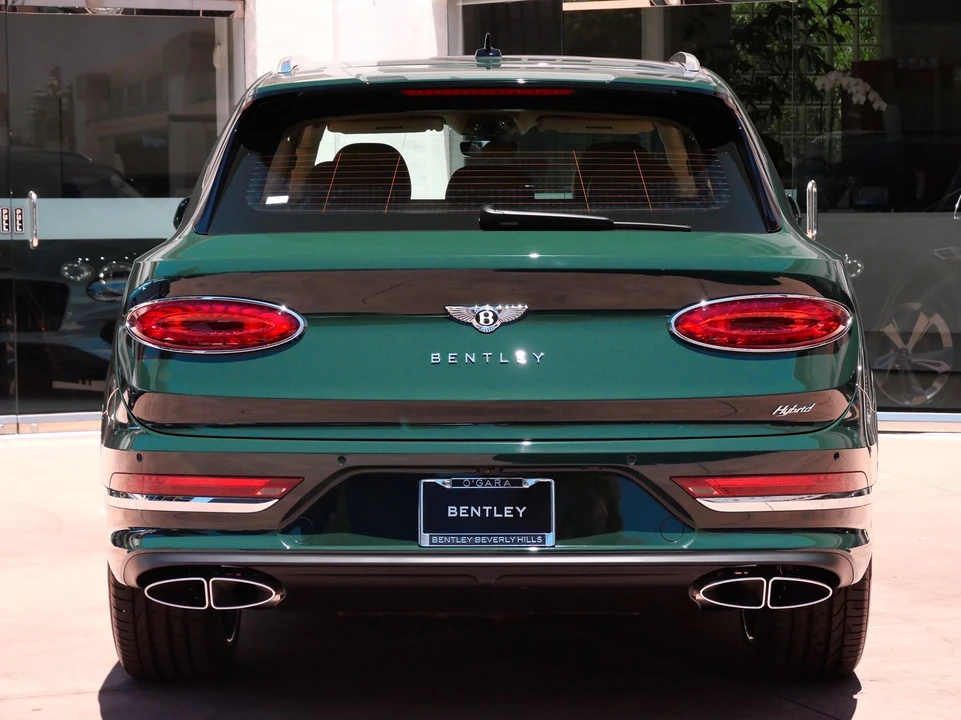 2026 Bentley Bentayga - Image 25 of 27