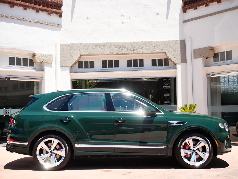2026 Bentley Bentayga - Image 5 of 27