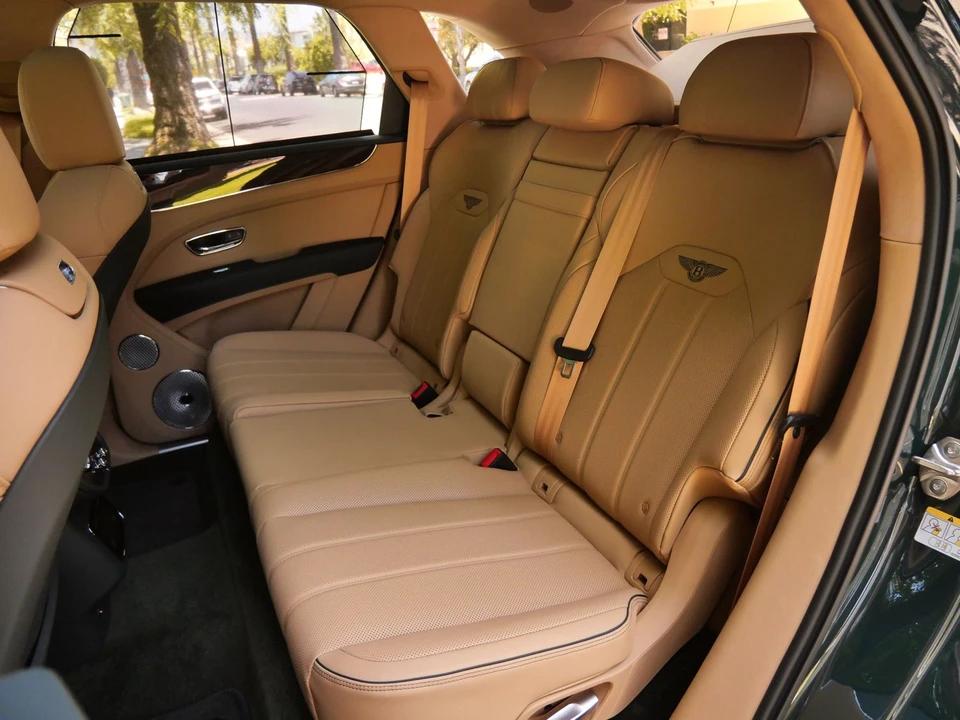 2026 Bentley Bentayga - Image 18 of 27