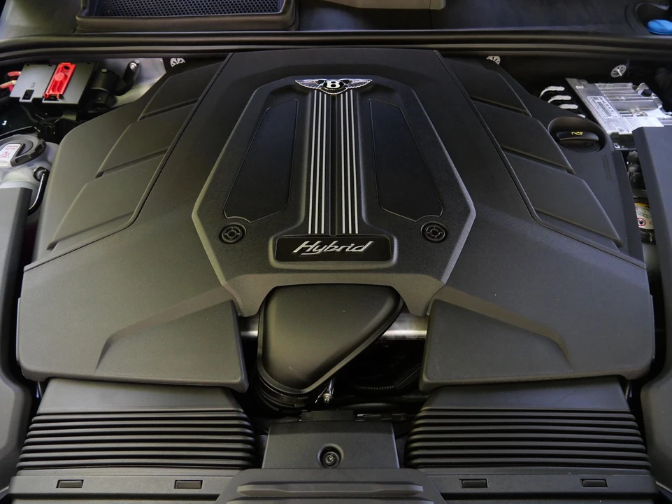 2026 Bentley Bentayga - Image 21 of 27