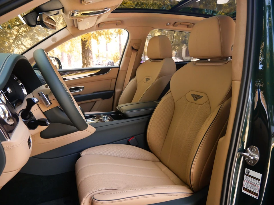 2026 Bentley Bentayga - Image 12 of 27