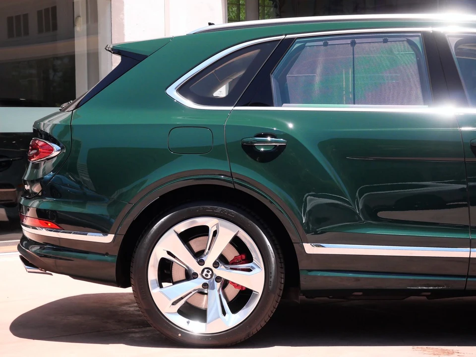 2026 Bentley Bentayga - Image 24 of 27
