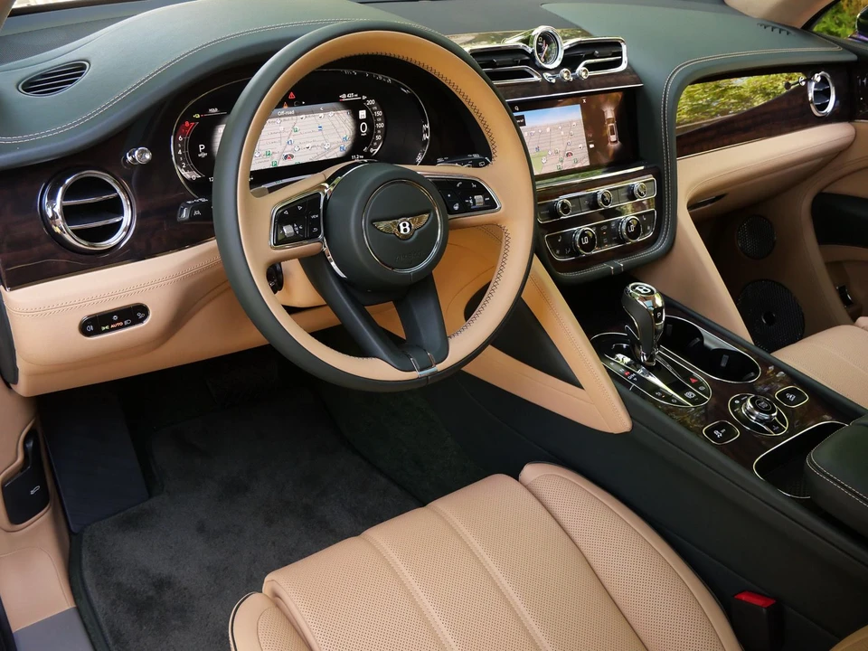 2026 Bentley Bentayga - Image 7 of 27