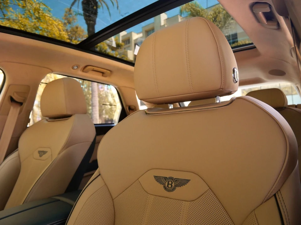 2026 Bentley Bentayga - Image 13 of 27