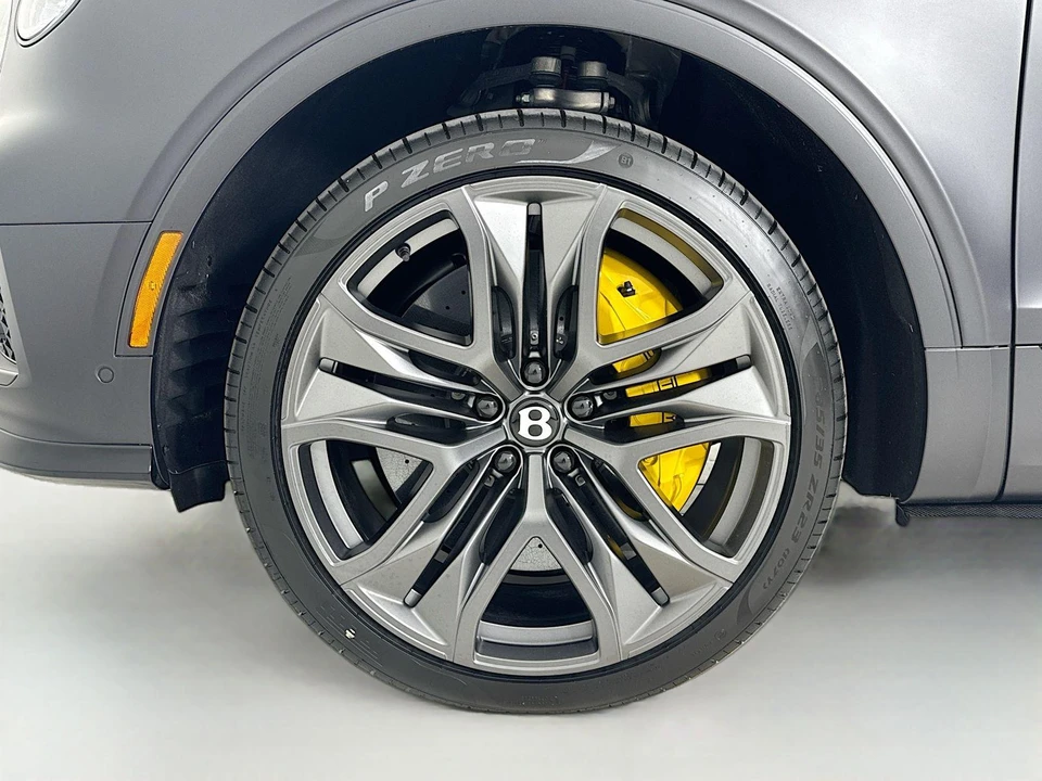 2026 Bentley Bentayga - Image 9 of 30