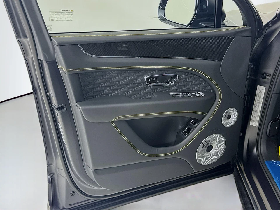 2026 Bentley Bentayga - Image 15 of 30