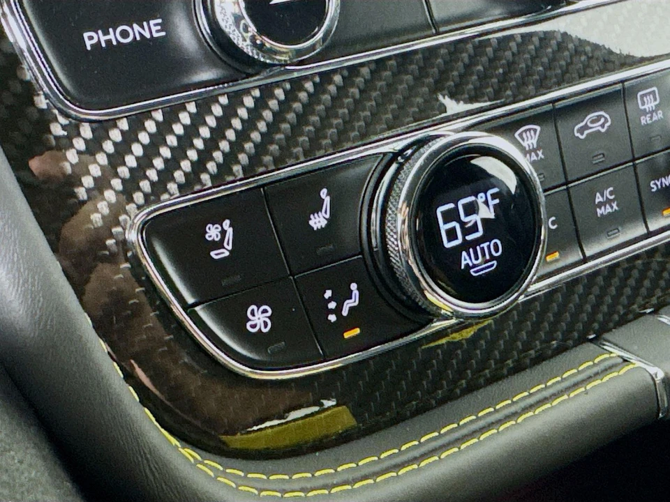 2026 Bentley Bentayga - Image 19 of 30