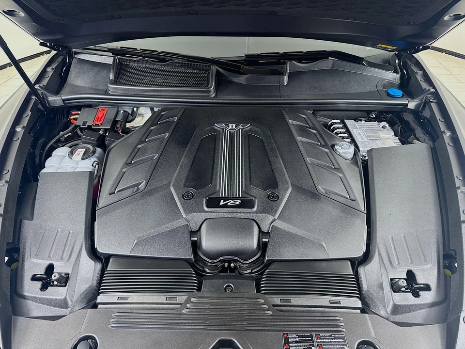 2026 Bentley Bentayga - Image 29 of 30