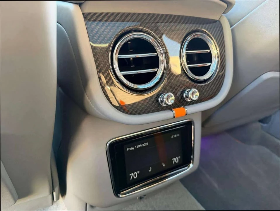 2026 Bentley Bentayga Speed - Image 17 of 19