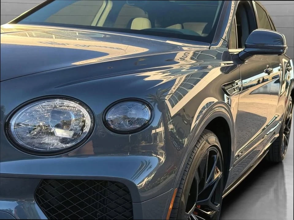 2026 Bentley Bentayga Speed - Image 15 of 19
