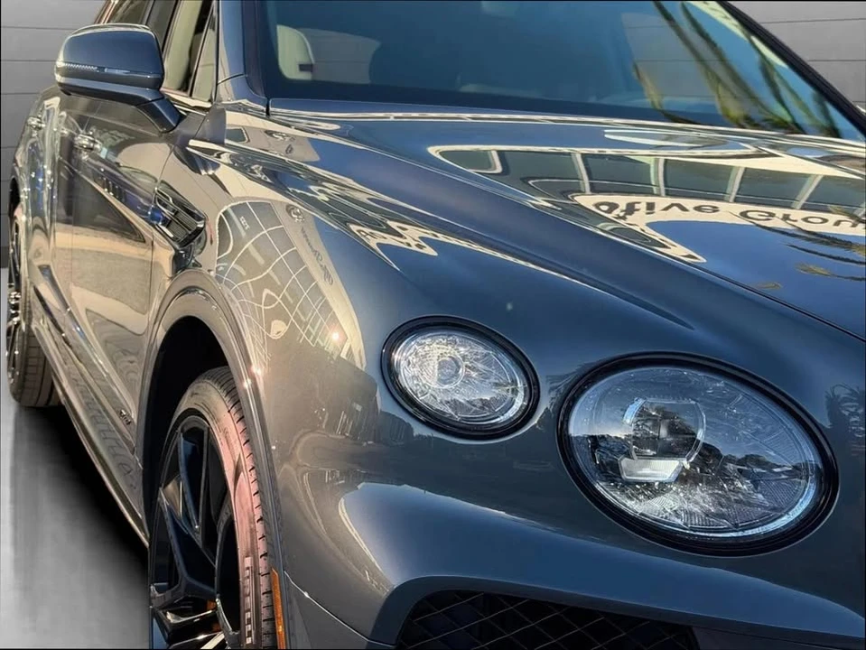 2026 Bentley Bentayga Speed - Image 14 of 19