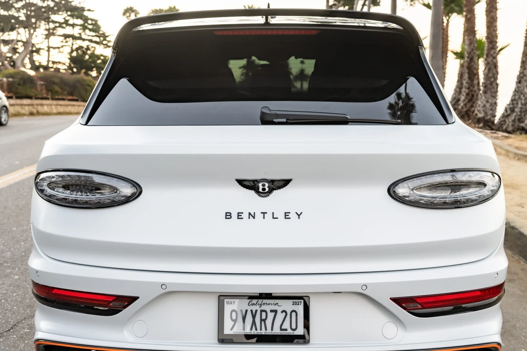 2026 Bentley Bentayga Speed - Image 16 of 31