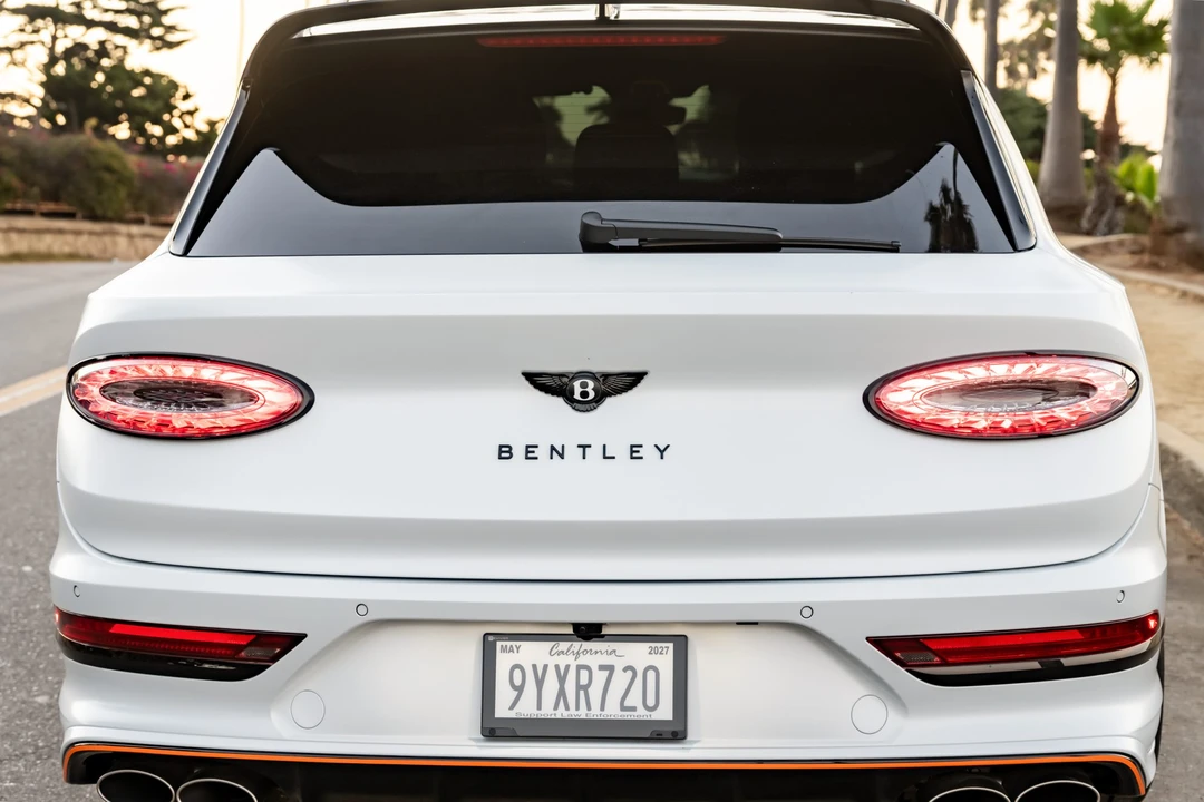 2026 Bentley Bentayga Speed - Image 17 of 31