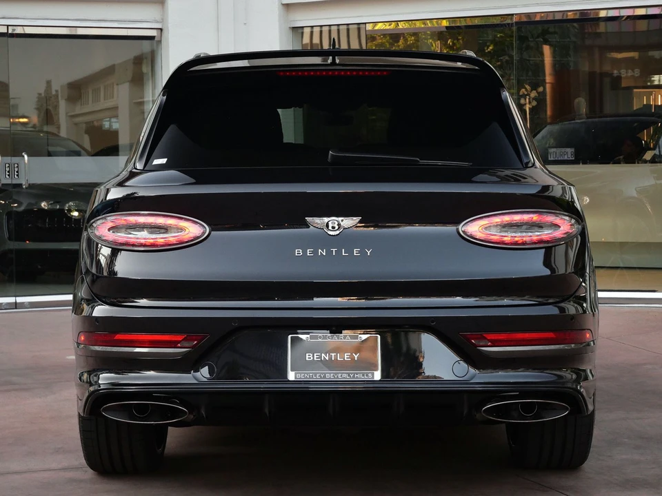 2026 Bentley Bentayga Speed - Image 8 of 28