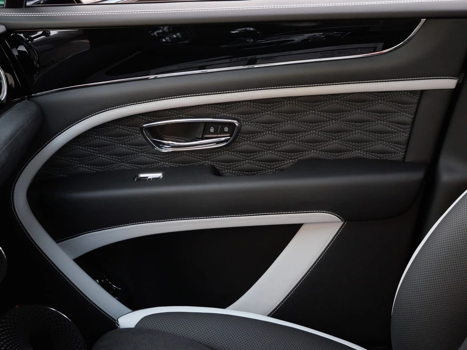 2026 Bentley Bentayga Speed - Image 14 of 28