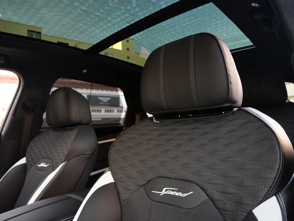 2026 Bentley Bentayga Speed - Image 17 of 28