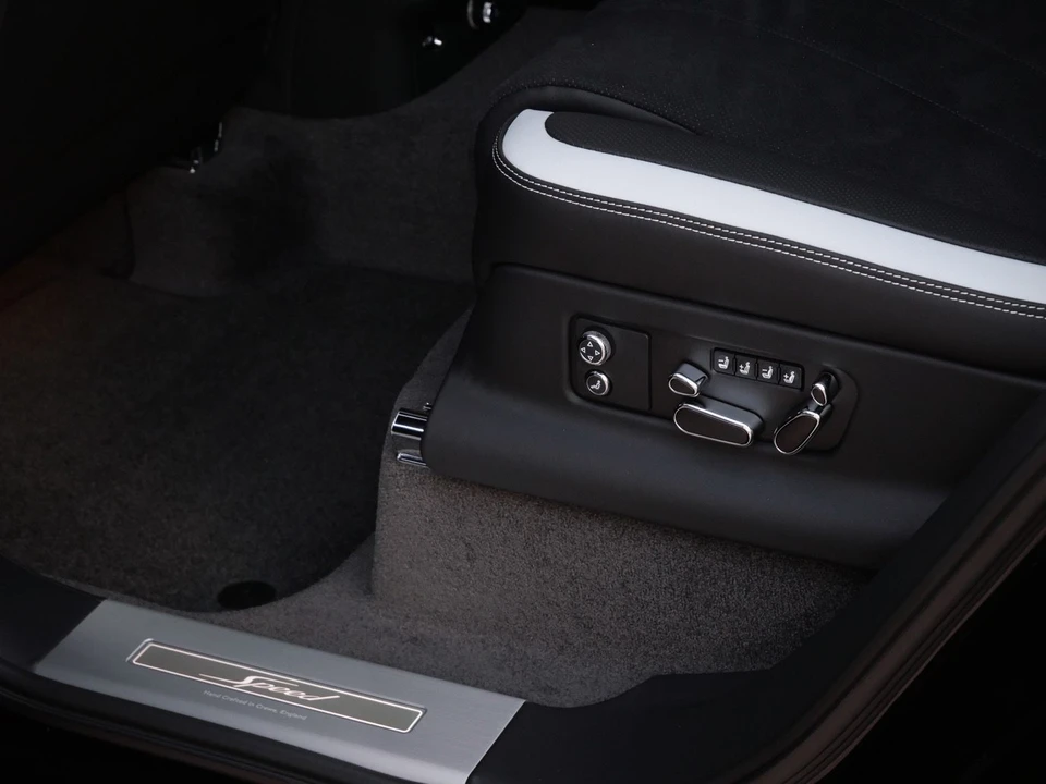2026 Bentley Bentayga Speed - Image 19 of 28
