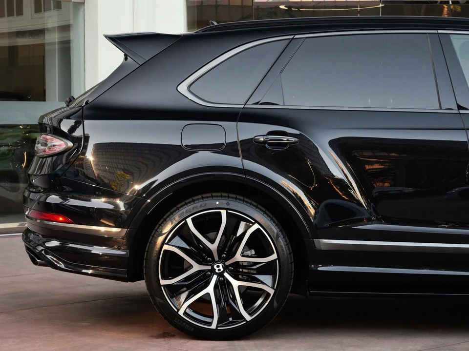 2026 Bentley Bentayga Speed - Image 9 of 28