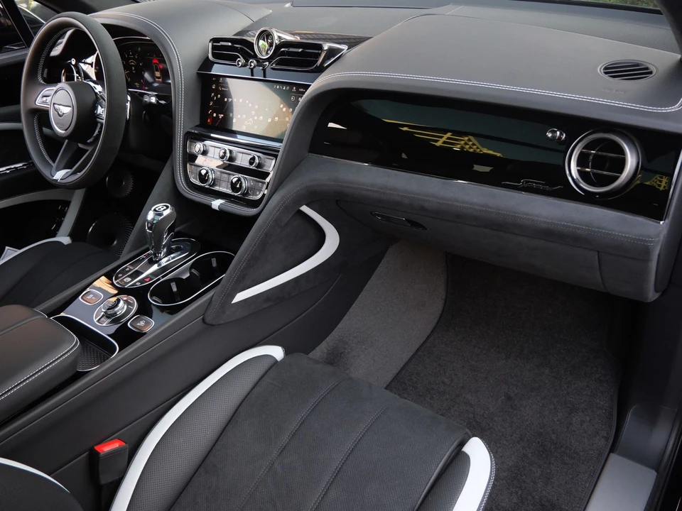 2026 Bentley Bentayga Speed - Image 2 of 28