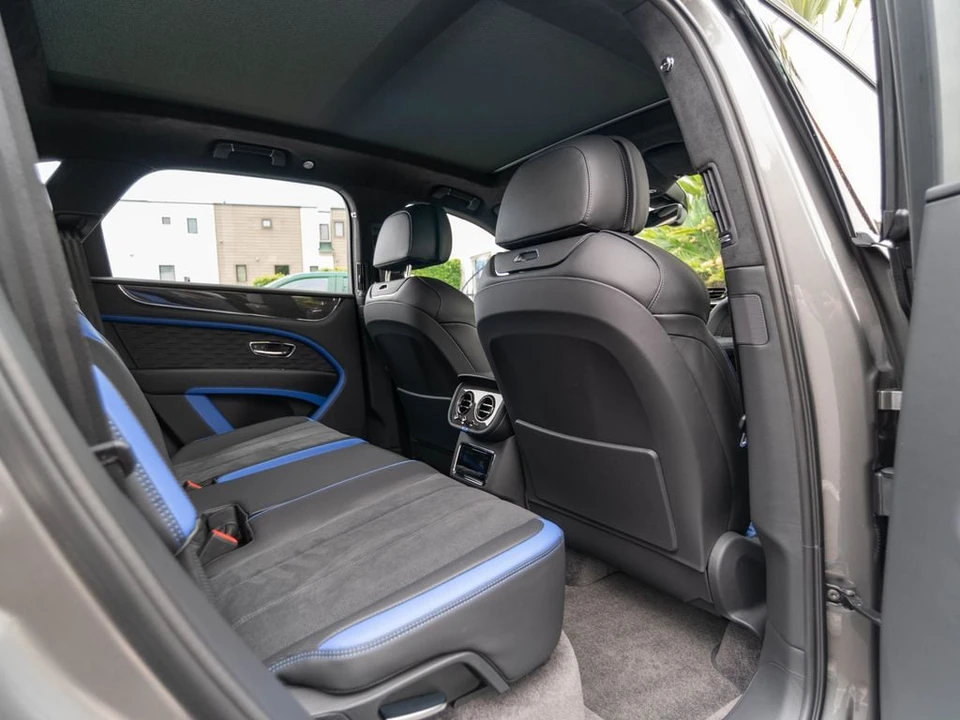 2026 Bentley Bentayga Speed - Image 19 of 31