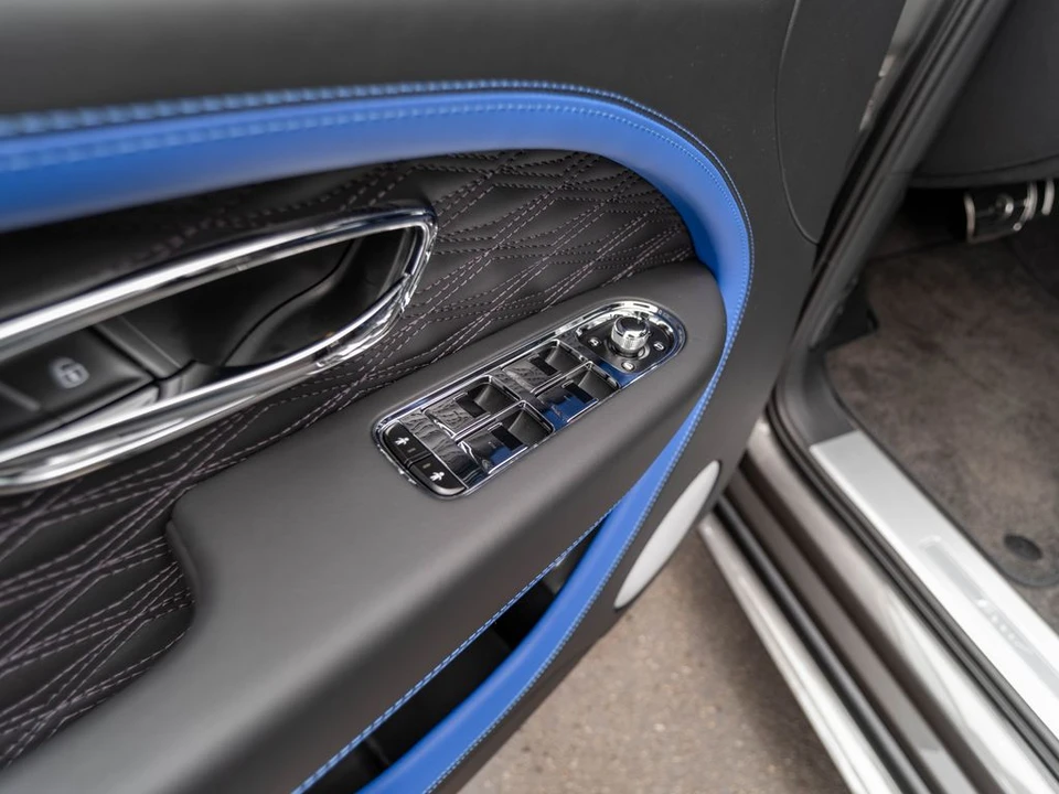 2026 Bentley Bentayga Speed - Image 14 of 31