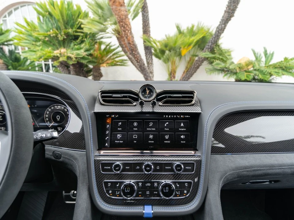 2026 Bentley Bentayga Speed - Image 25 of 31