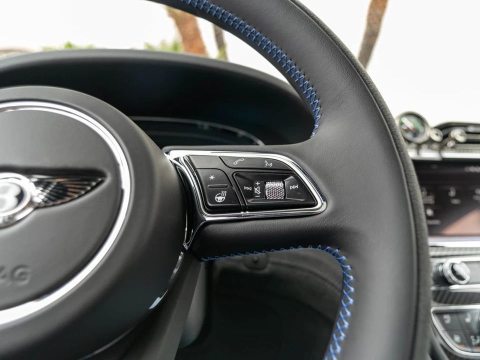 2026 Bentley Bentayga Speed - Image 9 of 31