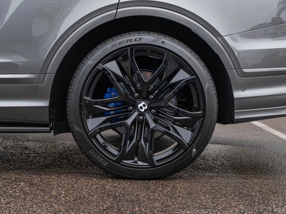 2026 Bentley Bentayga Speed - Image 29 of 31