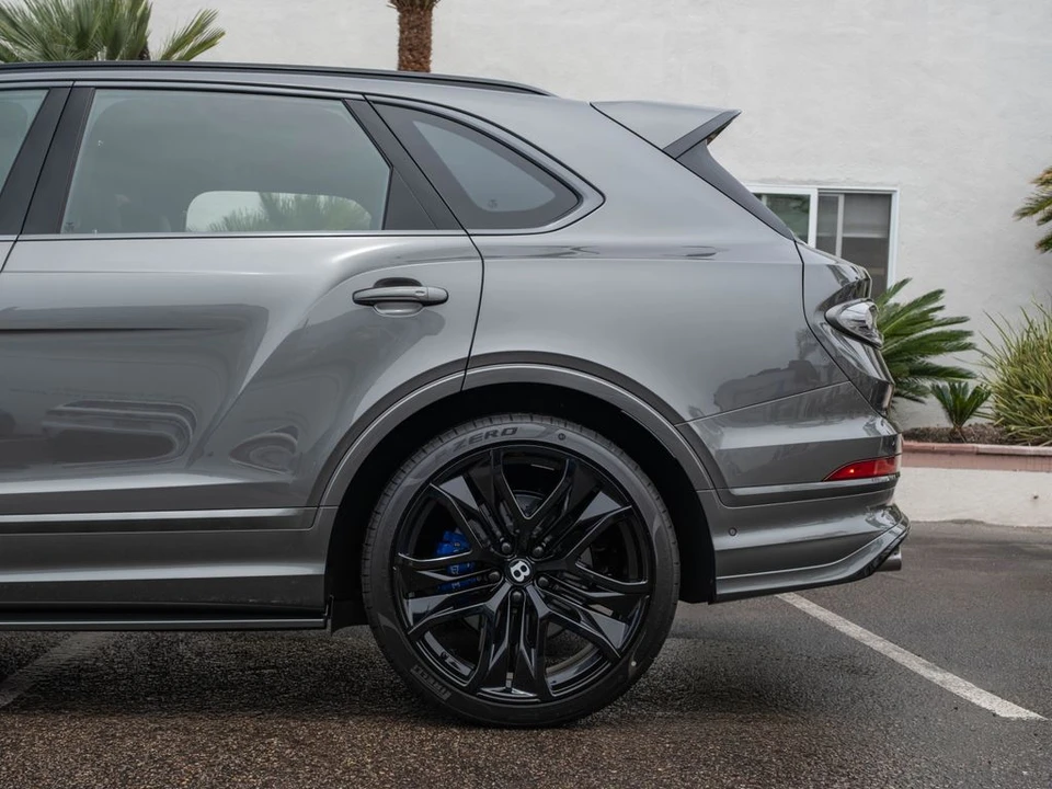 2026 Bentley Bentayga Speed - Image 28 of 31