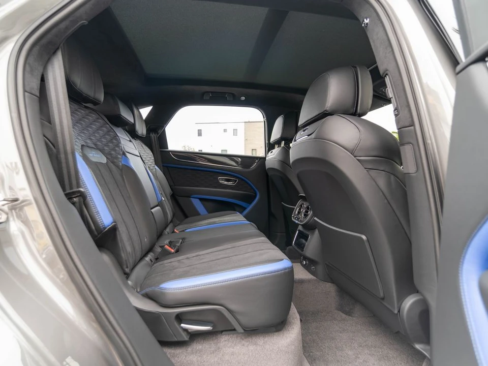 2026 Bentley Bentayga Speed - Image 20 of 31