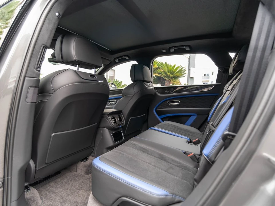 2026 Bentley Bentayga Speed - Image 16 of 31