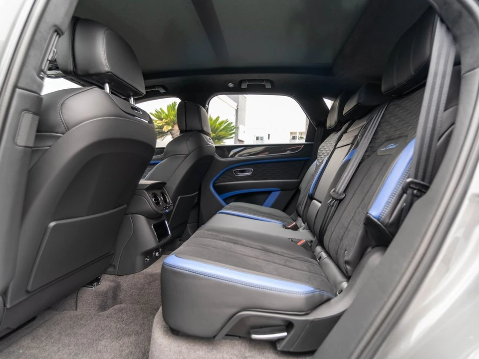 2026 Bentley Bentayga Speed - Image 17 of 31
