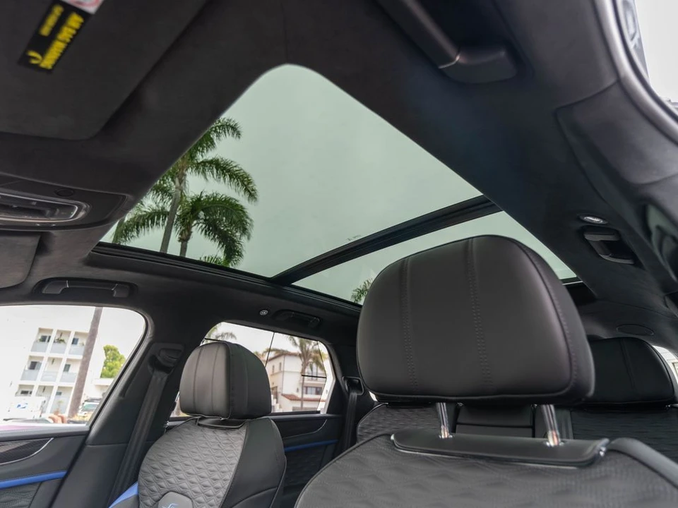 2026 Bentley Bentayga Speed - Image 10 of 31