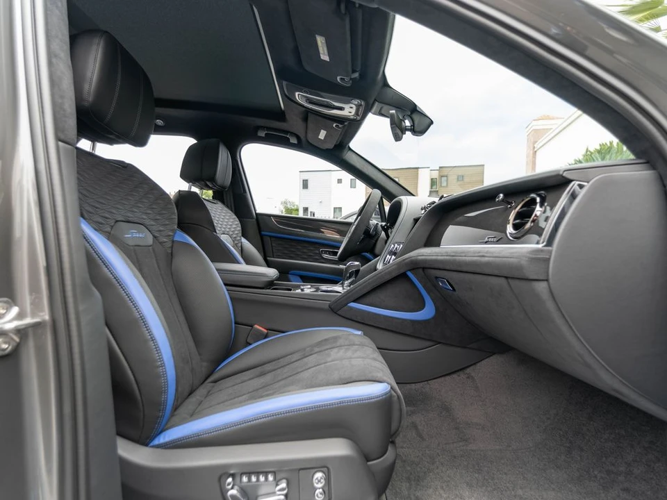 2026 Bentley Bentayga Speed - Image 23 of 31
