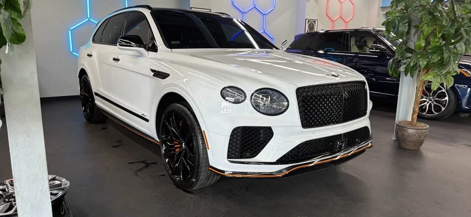 2026 Bentley Bentayga Speed - Image 13 of 20