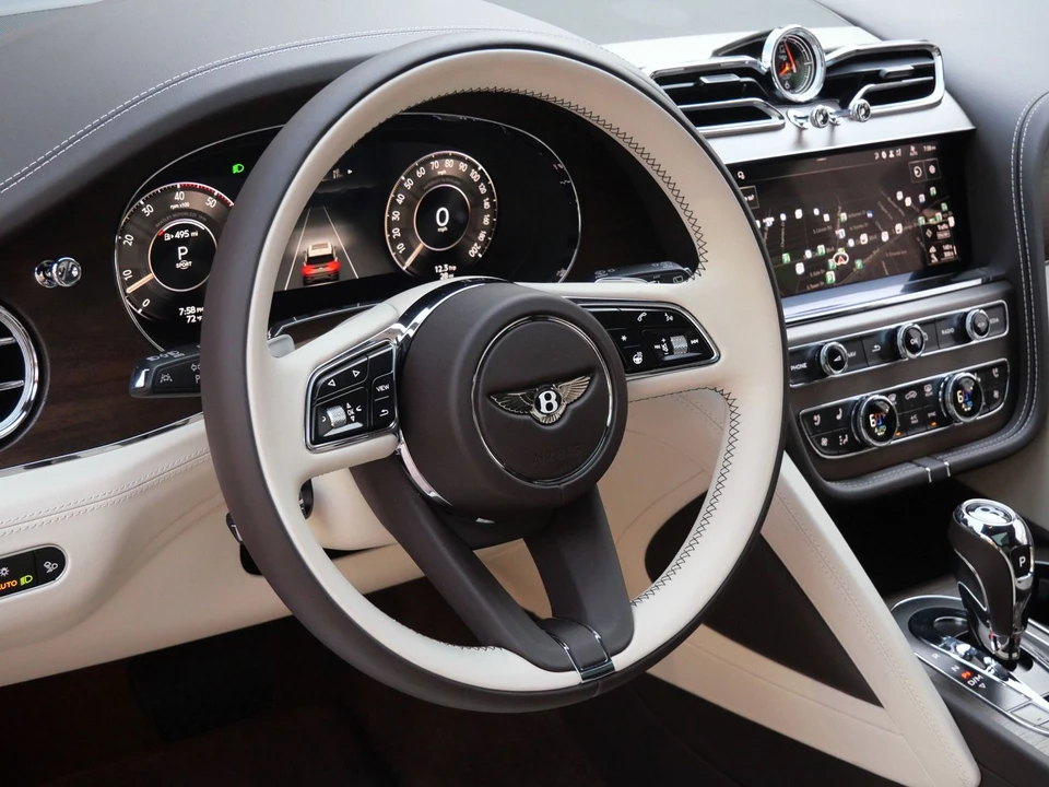 2026 Bentley Bentayga - Image 13 of 25
