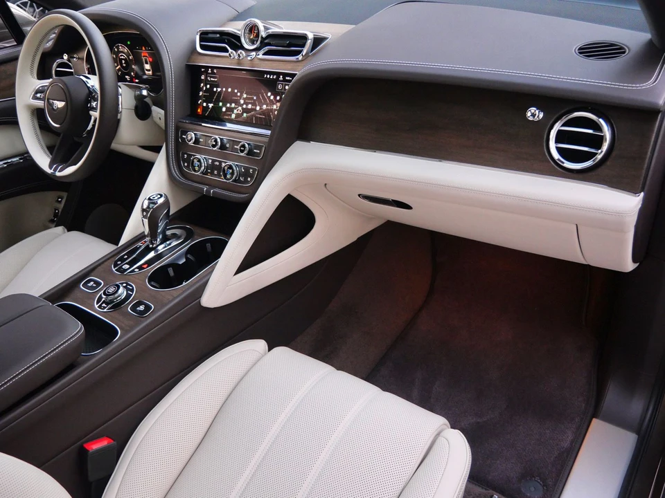 2026 Bentley Bentayga - Image 2 of 25
