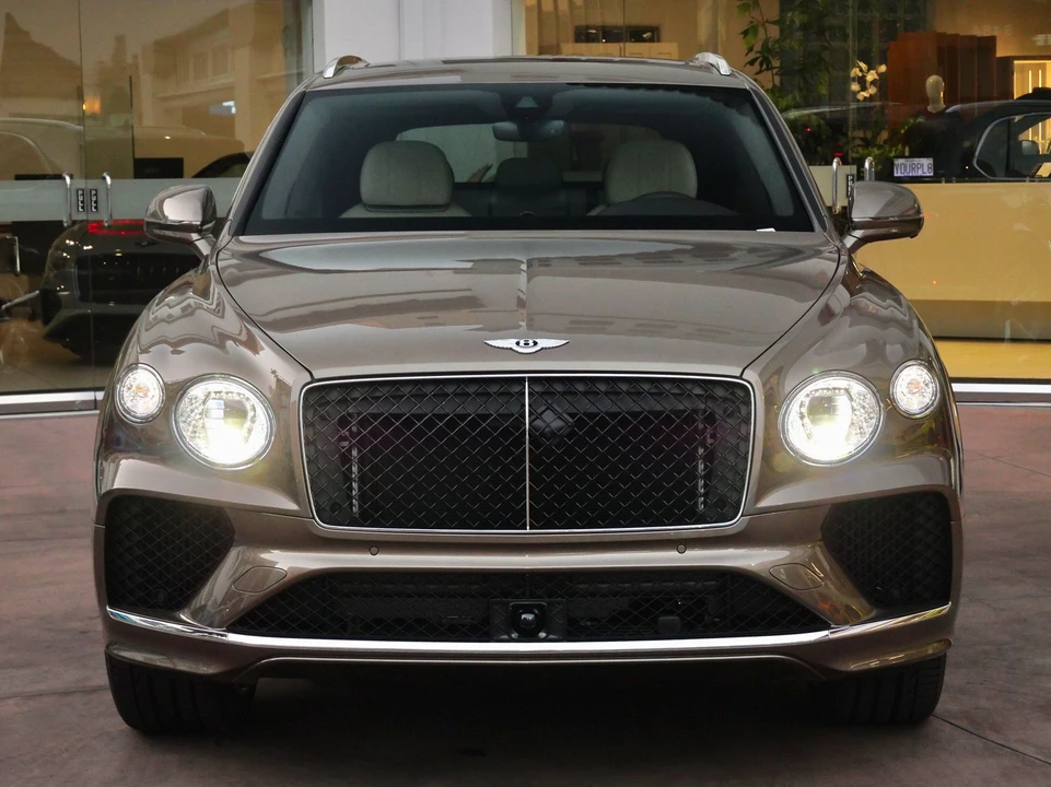 2026 Bentley Bentayga - Image 10 of 25