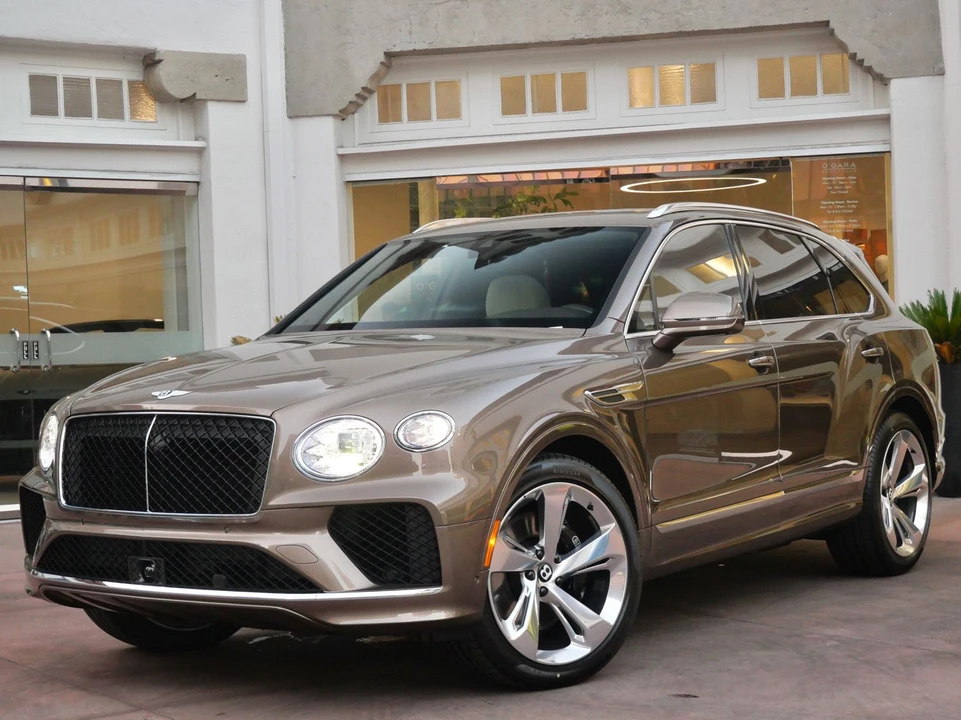 2026 Bentley Bentayga - Image 11 of 25