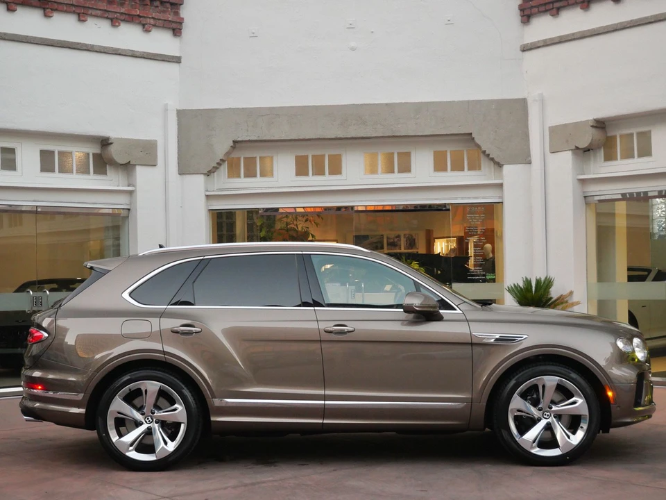 2026 Bentley Bentayga - Image 5 of 25