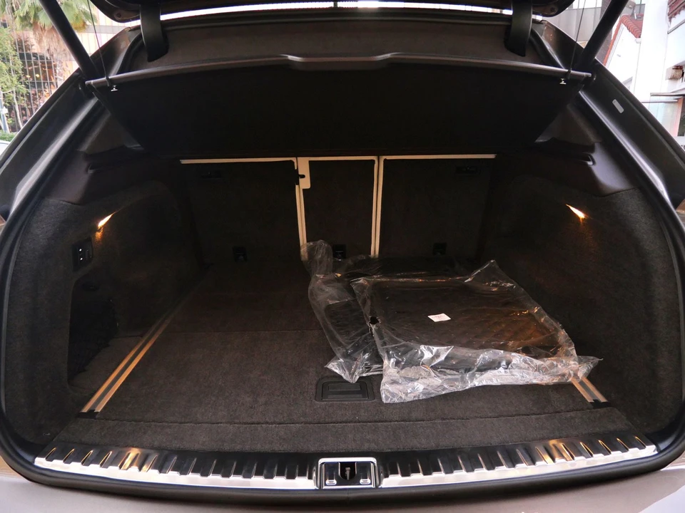 2026 Bentley Bentayga - Image 22 of 25