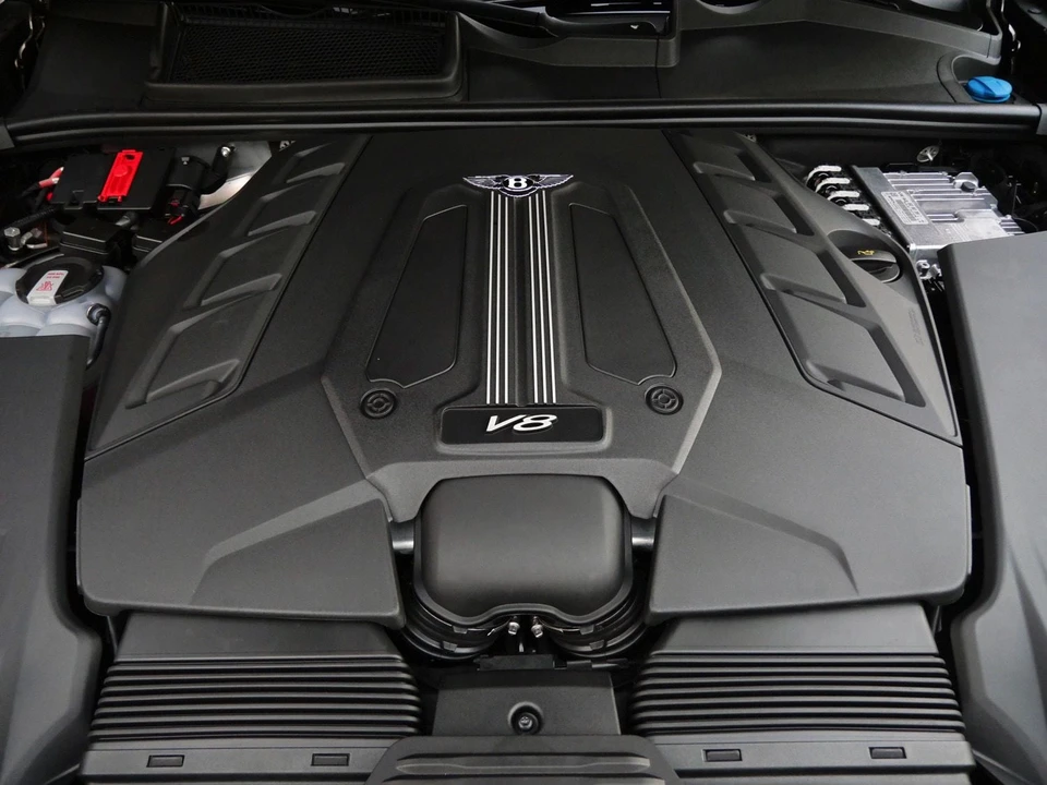 2026 Bentley Bentayga - Image 24 of 25