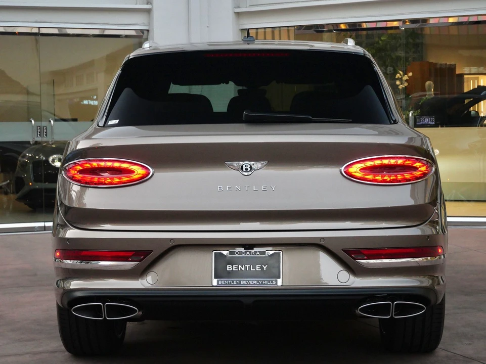 2026 Bentley Bentayga - Image 8 of 25