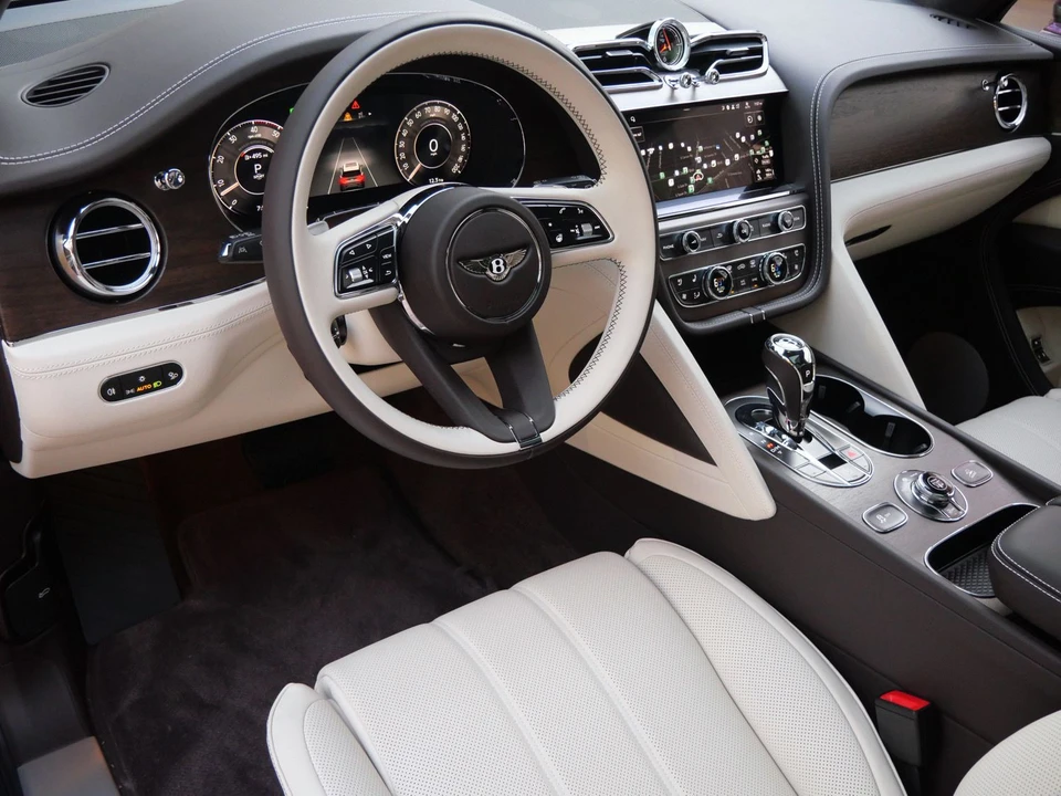 2026 Bentley Bentayga - Image 12 of 25