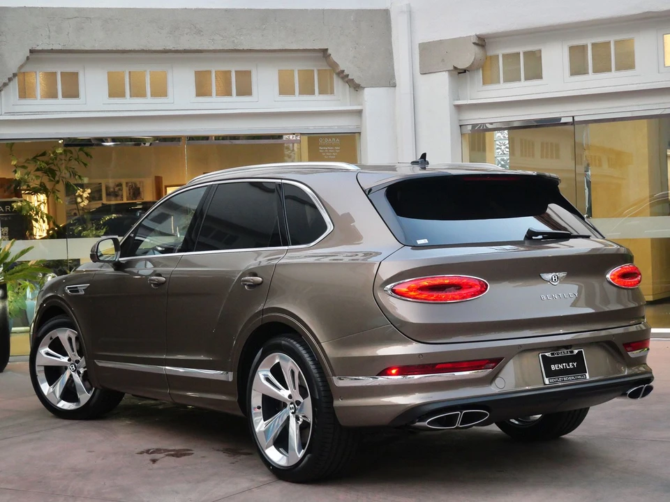 2026 Bentley Bentayga - Image 3 of 25