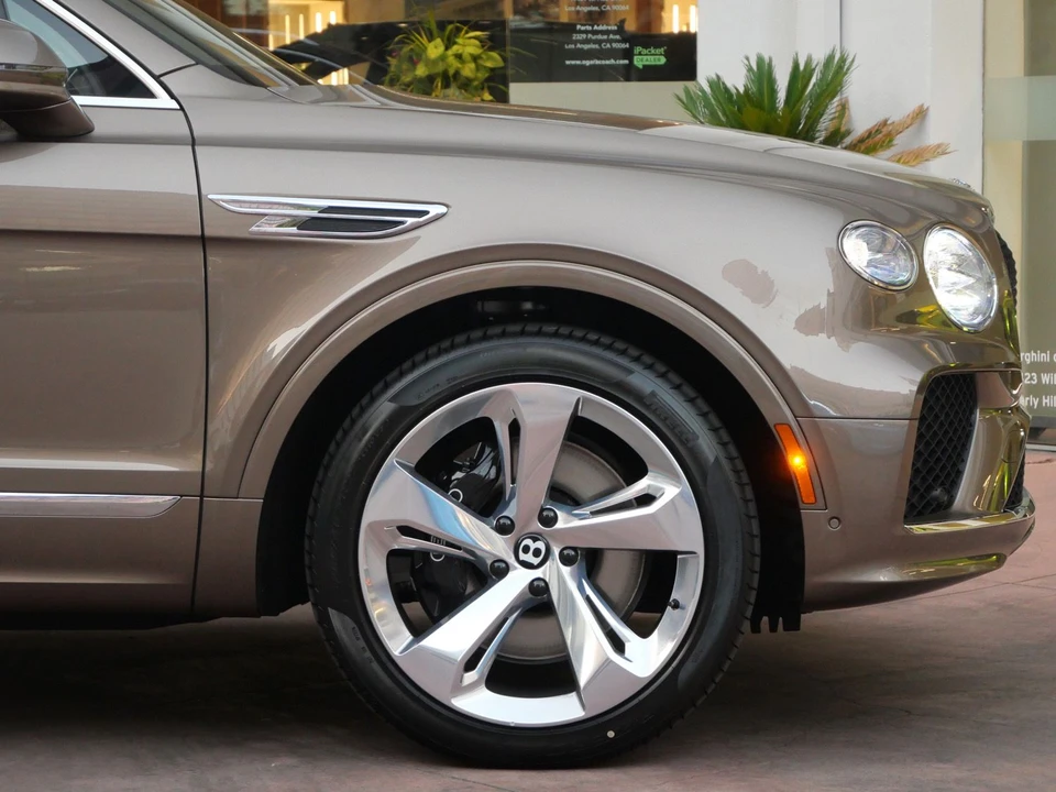 2026 Bentley Bentayga - Image 6 of 25